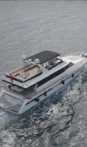 luxury yacht charter rates